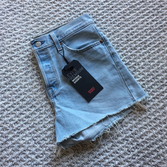 Levi's Pants - Levi’s wedgie shorts